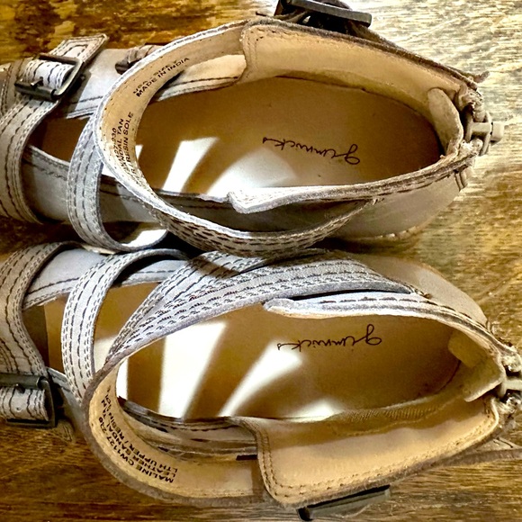 🌸Gimmicks Leather Sandal by BKE Buckle - Picture 3 of 15